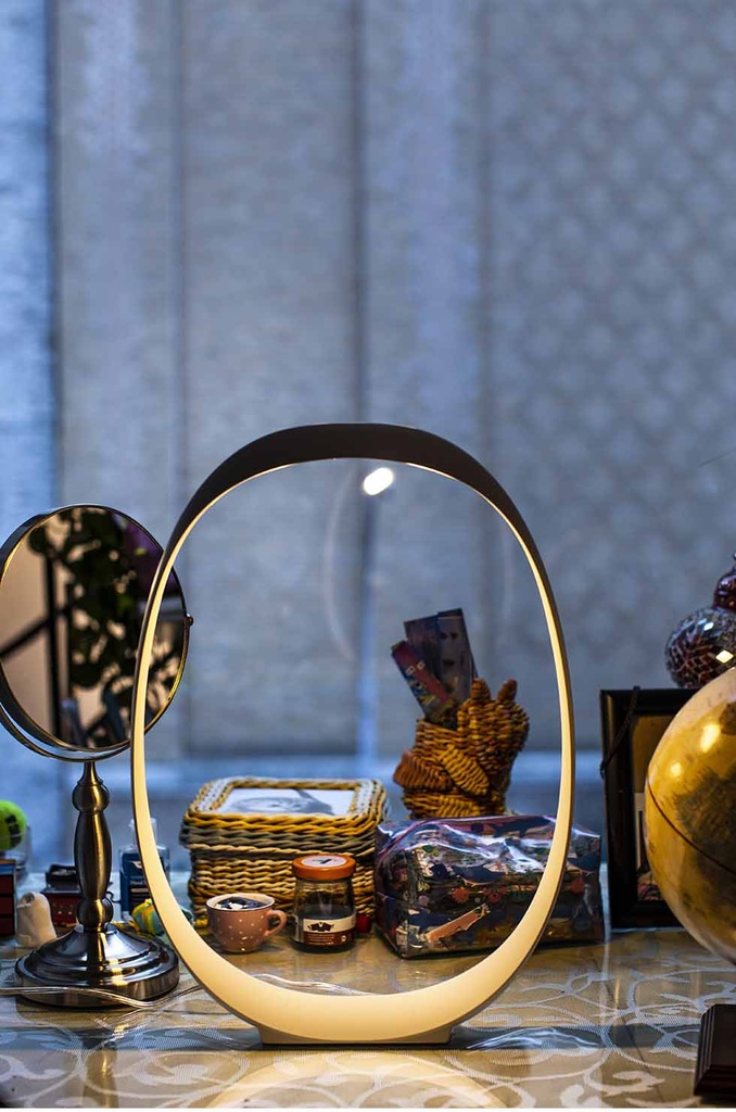 Foscarini Anisha piccola, Tavolo