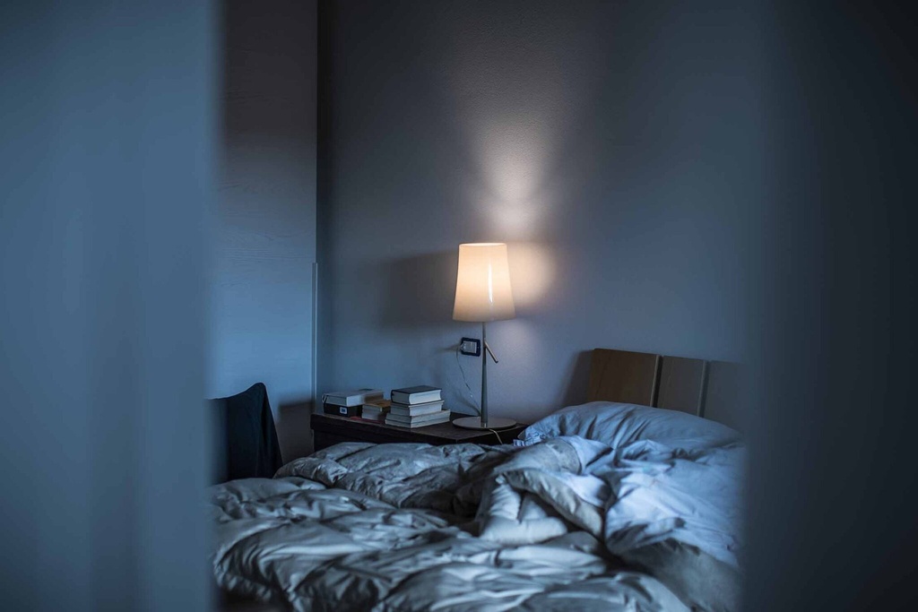 Foscarini Birdie LED piccola with touch dimmer, Tavolo